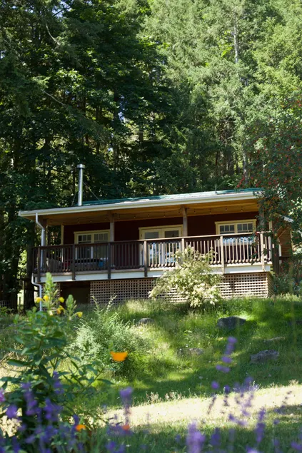 2BR Hobby Farm Cottage with Wood Sauna Near Ganges - Image 1