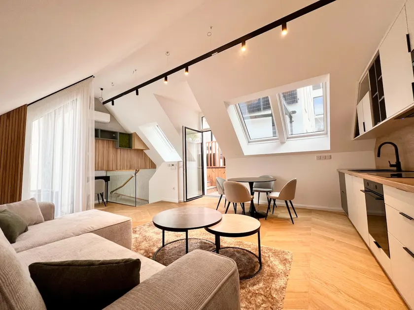 Luxury Rooftop - with Terrace in popular area - Image 1