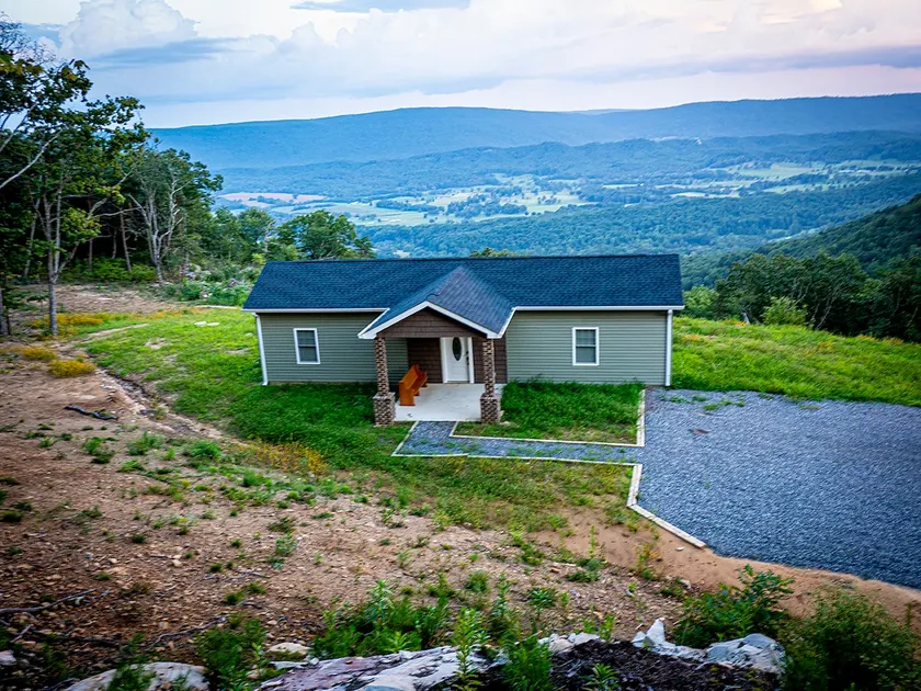 Cliff’s Edge at Lookout Mountain - Image 1