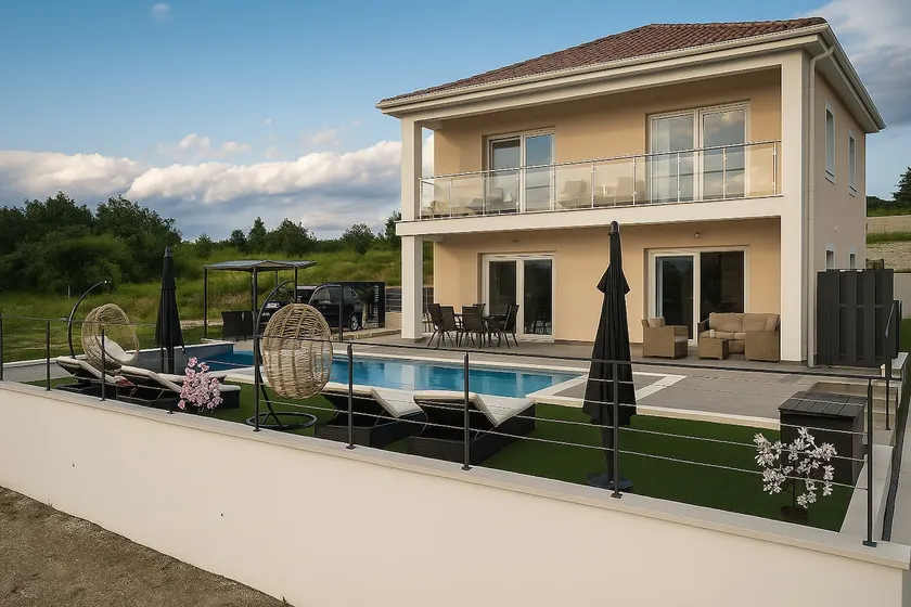 Entire Vacation Home - Heated Pool,Jacuzzi & Sauna - Image 1