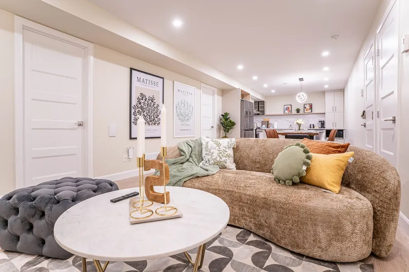 Spacious 3BR Retreat w/ Free Parking - Image 1