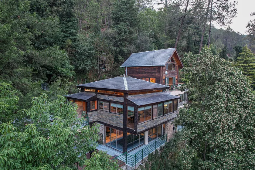 3-bhk Villa W/ Attic & Forest Views - Image 1
