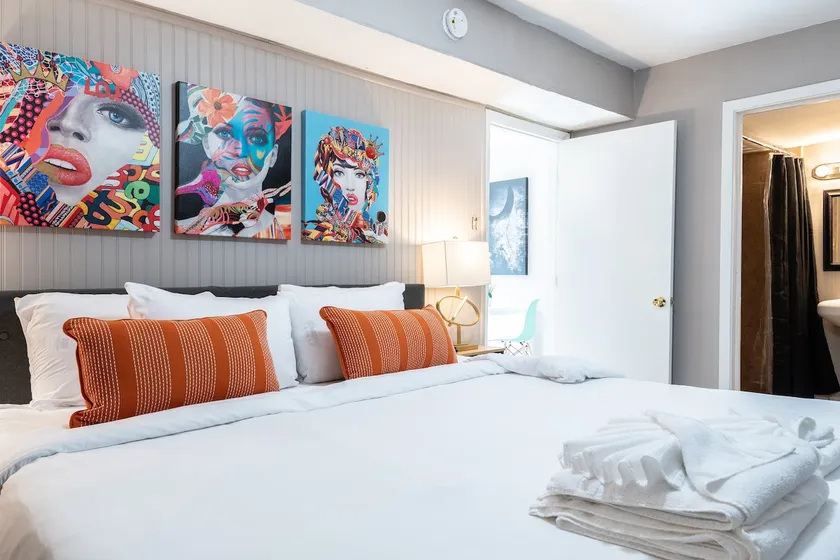 The Sable Flats 13 | Zoo, Museums & Med Center! - Image 1