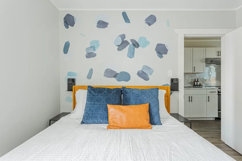 Modern 1BR w/AC + Sofa Bed + Kitchen - Image 1
