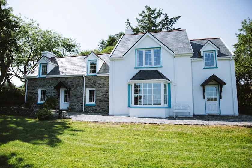 Finaha Cottage — Spacious & Quiet with Bay Views - Image 1