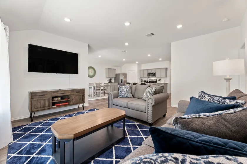 New 4BR Magnolia Retreat · Fast WiFi · Woodlands - Image 1