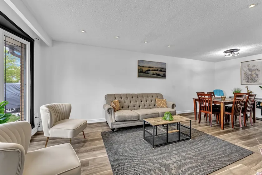 Private & Spacious 6BR Home ~ Hamilton ~ Comfort - Image 1