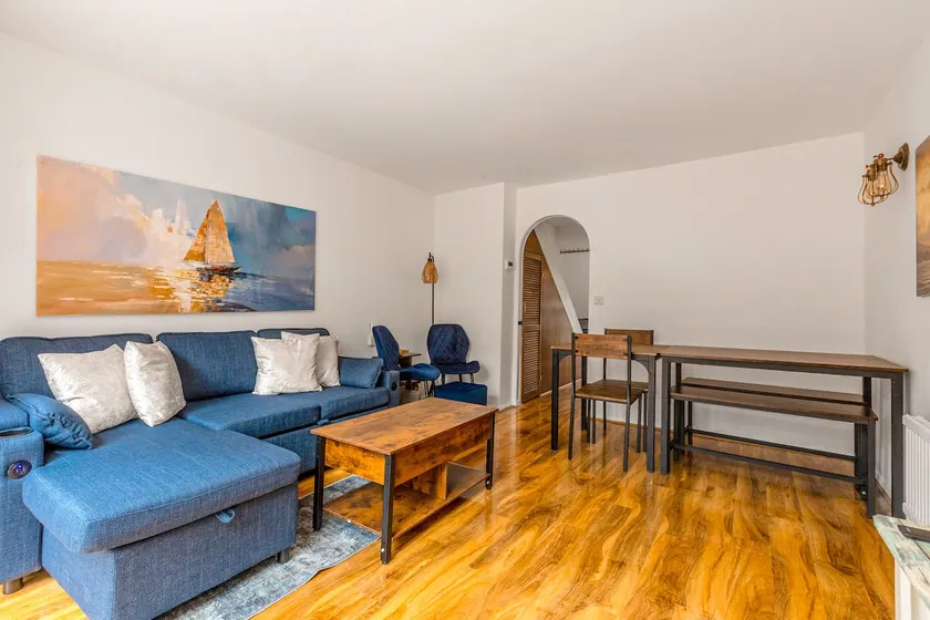 5BR Greenwich Home with Patio, 2mins to Station - Image 1