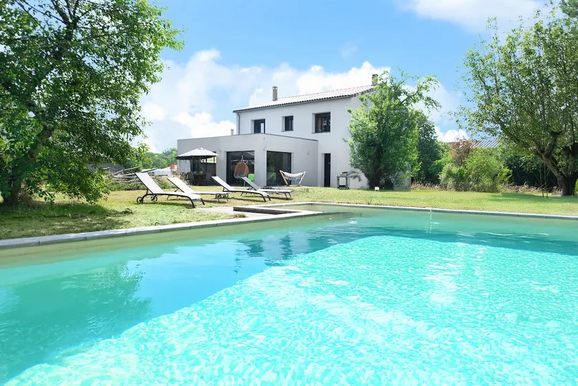 Luxury Villa in Castres – 5 bedrooms, pool & garden - Image 1