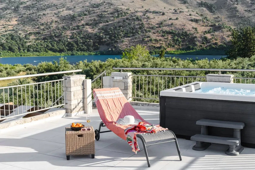 Lithus Retreat with Jacuzzi and 360 Views - Image 1