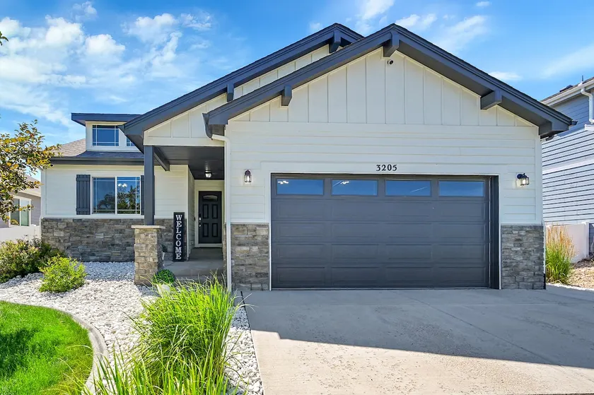 Modern Luxury Home Sleeps 10 - Image 1