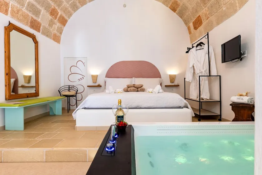 The Pearls of Bà | Suite with Jacuzzi | Permeuccio - Image 1