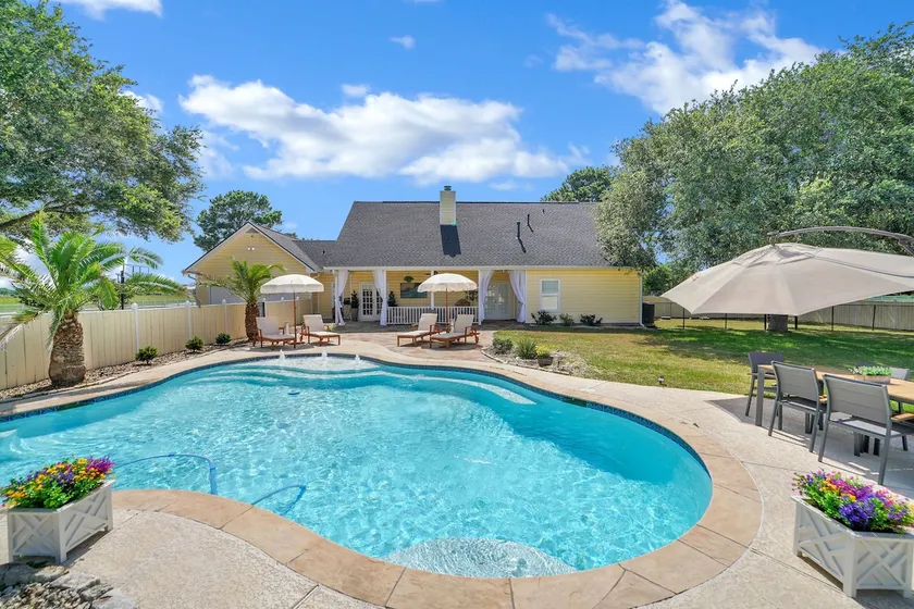Private 5-Acre Estate with 2 Homes & Pool - Image 1