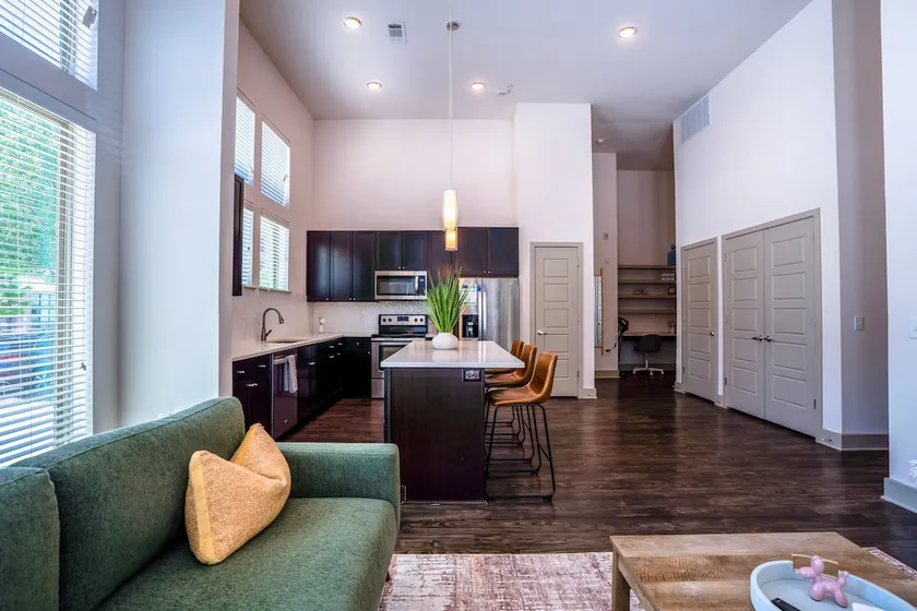 Luxe 3BR/3BA Apt- FIFA Stadium, Pool, Gym, Parking - Image 1
