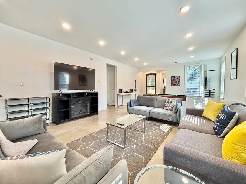 Luxury 4BR Home/Gated Parking/ Fast Wifi/Pool - Image 1