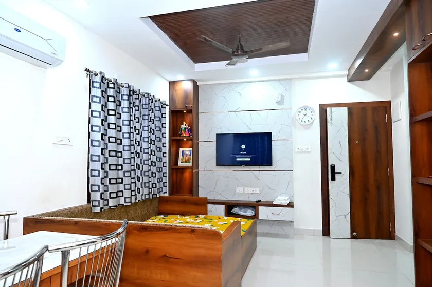 1-BHK Fully furnished Flat near Railway Station - Image 1
