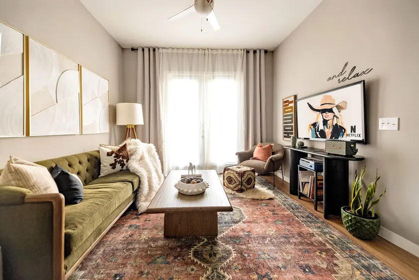 Downtown River Walk 2BR | Pool & Free Parking - Image 1