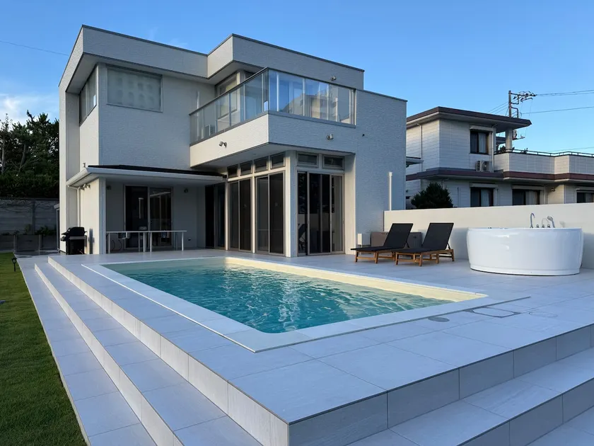 You can enjoy a private tennis court, heated pool, hot tub, sauna, and BBQ. - Image 1