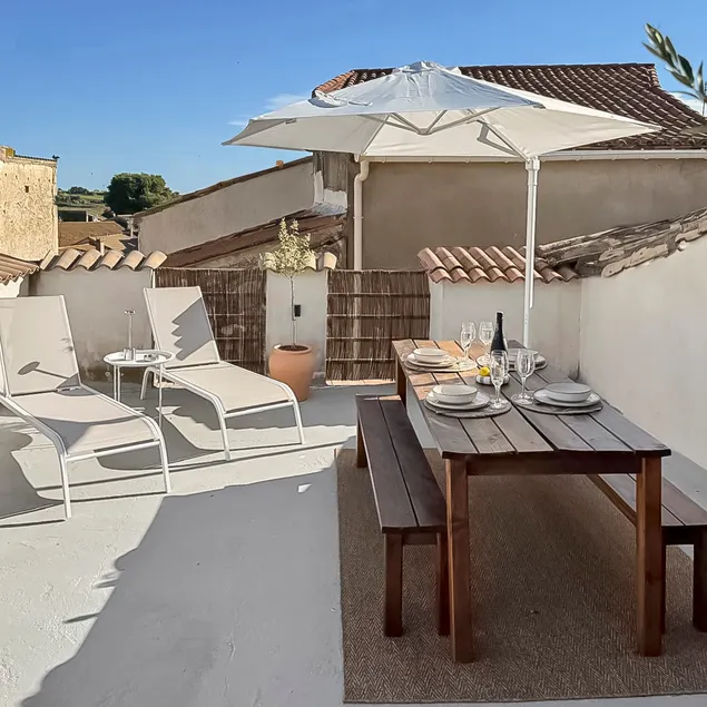House near Béziers with panoramic terrace - Image 1
