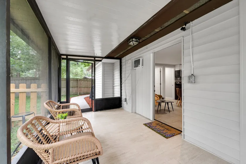 Orange Park for 6 / Ping Pong / Book Now! - Image 1