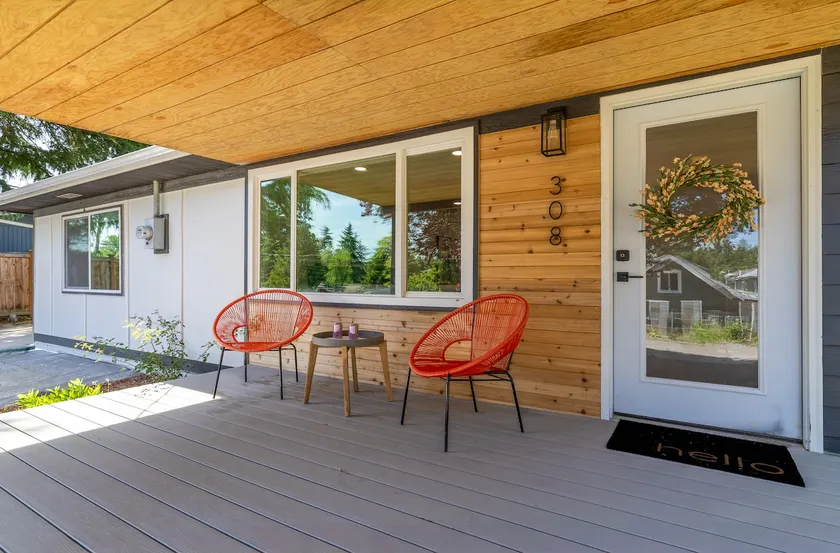 Modern 4BR w/ AC + Yard Near Airport - Image 1