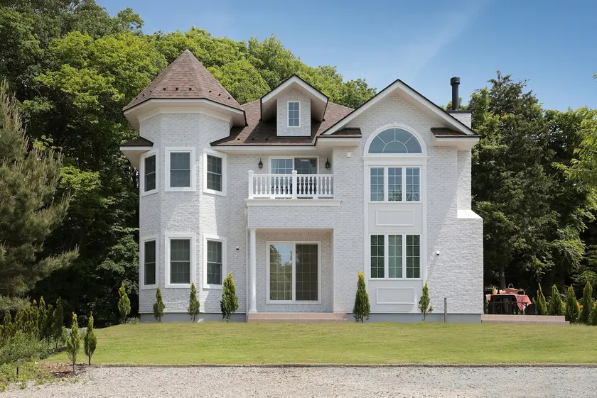 Whitewashed English-style villa | Wood stove & BBQ | Maximum of 19 people | Pola Resort Karuizawa Muse - Image 1