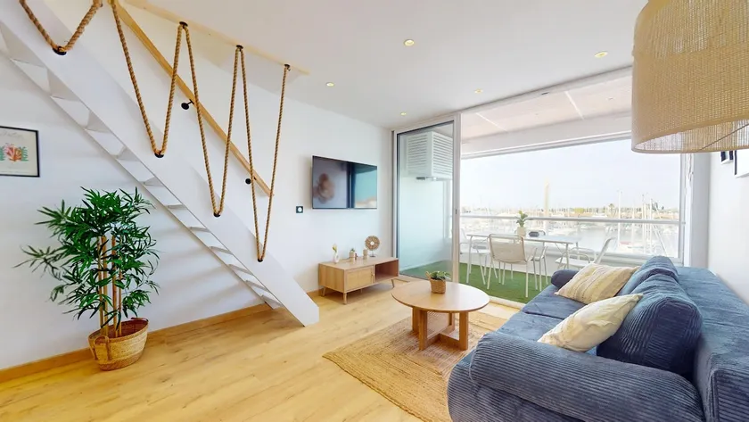 Sublime Port View with Terrace - Image 1