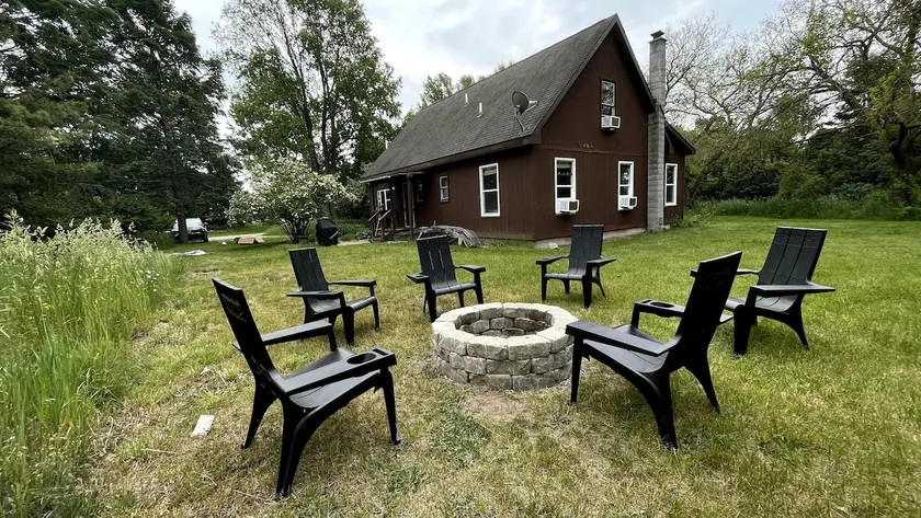 Firepit, Secluded and Close to Lake Michigan! - Image 1