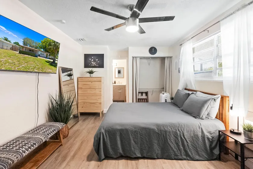 New Chic Studio with Private Entrance | Min Beach - Image 1
