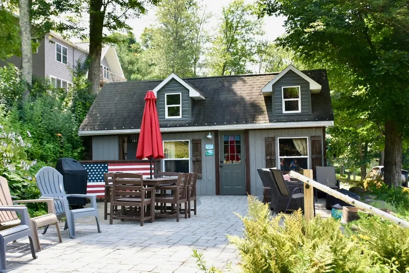 The Cottage by the Lake - Image 1
