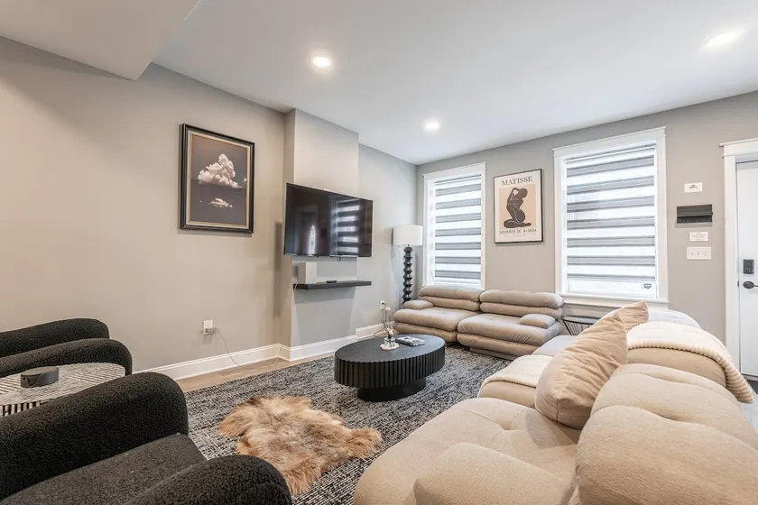 Spacious&Stylish Retreat in Point Breeze|Sleeps 13 - Image 1