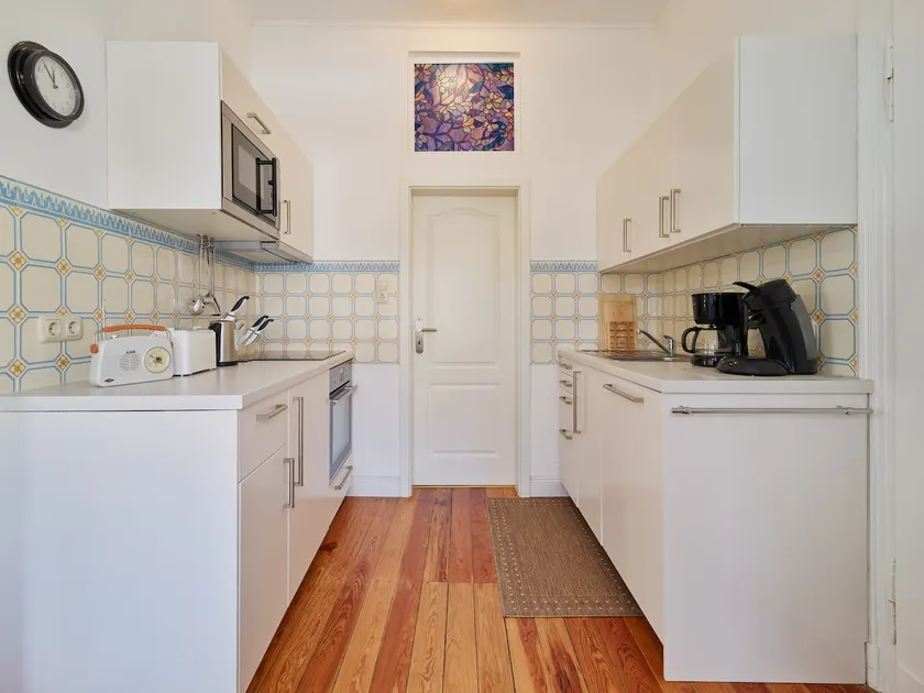 Charming apartment in historic building - Image 1