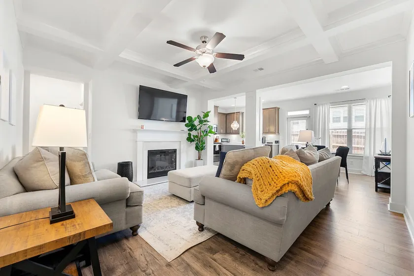 Modern 3BR Home Near Mall of Georgia - Image 1