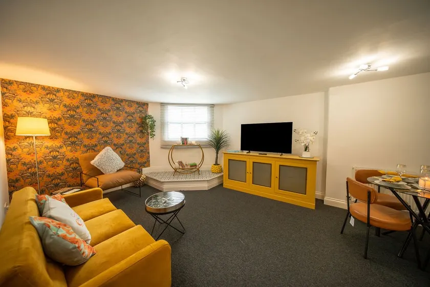 Cotswolds, 2Bed 1 Bath Historic Flat, Very Central - Image 1