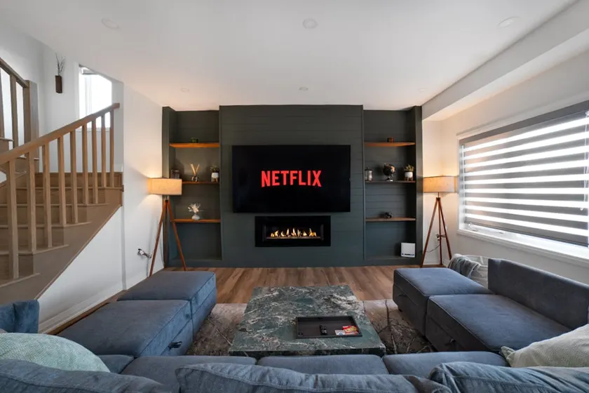Modern Orillia Retreat - W/ Game Room - Image 1