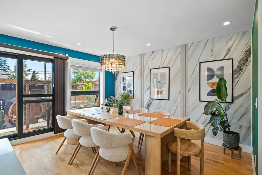 *Vibrant Luxurious* Game-Room| Large Bedrooms! - Image 1