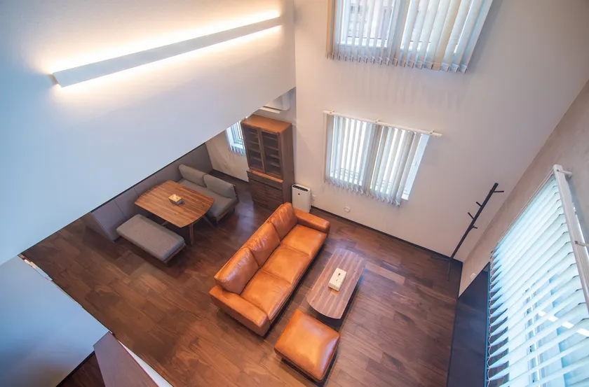 High-Ceiling Wooden Design Home | Spacious Entire Home with 4 Bedrooms | Up to 10 People | Parking Available | Near Maruyama Park - Image 1