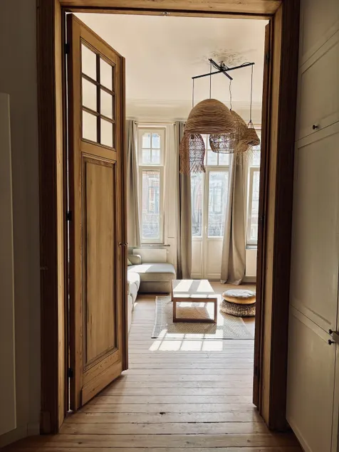 Beautiful apartment on the Ixelles Ponds - Image 1