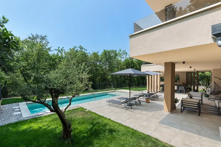 Luxury Forest Villa with Heated Pool in Istria - Image 1