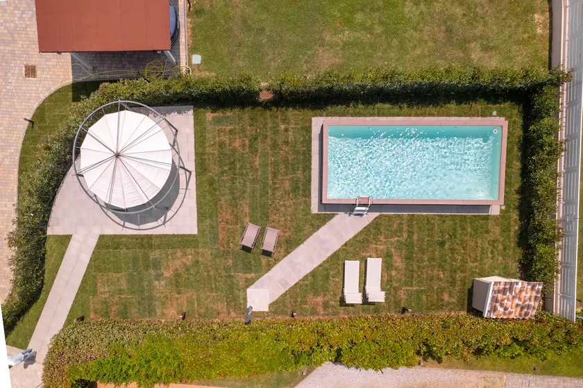 Charming Cottage with Beautiful Private Pool - Image 1