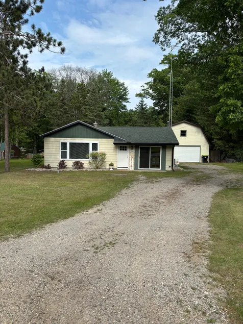 Lake Daze at Higgins - Cozy Up North Retreat - Image 1