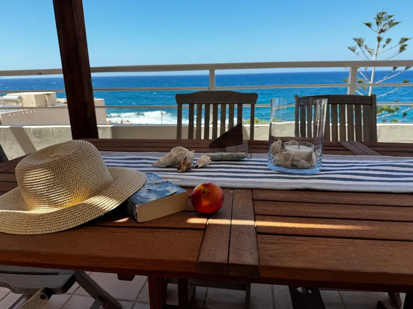 Sisi Blue Seafront Apt - Image 1