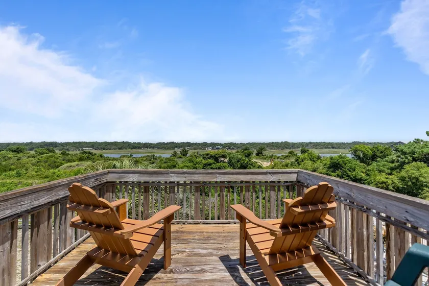 Shell Haven-Four Decks, Views, Walk to beach! - Image 1