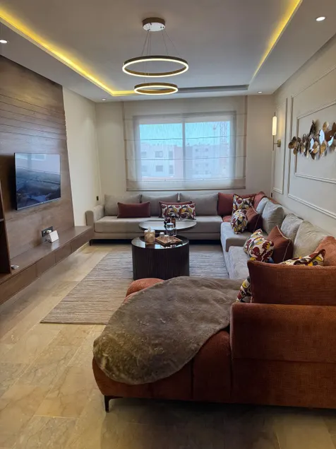Stylish Apartment with Pool & City View near Beach - Image 1