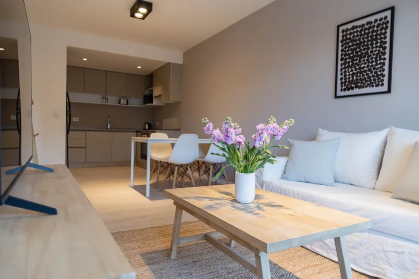 Villa Crespo Refined 1BR Pool & Gym - Image 1