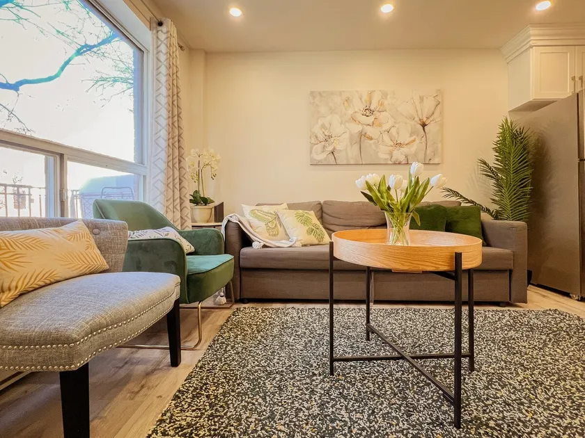 TOR Central Escape| 2BR + 1 Free Parking Spot - Image 1