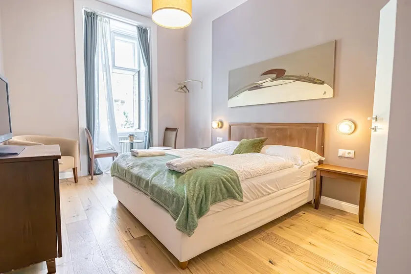 Stylish Room with Private Bath | Mariahilferstraße - Image 1