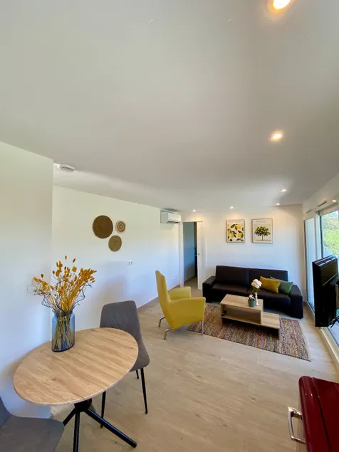 Sobremesa Boutique - Image 1