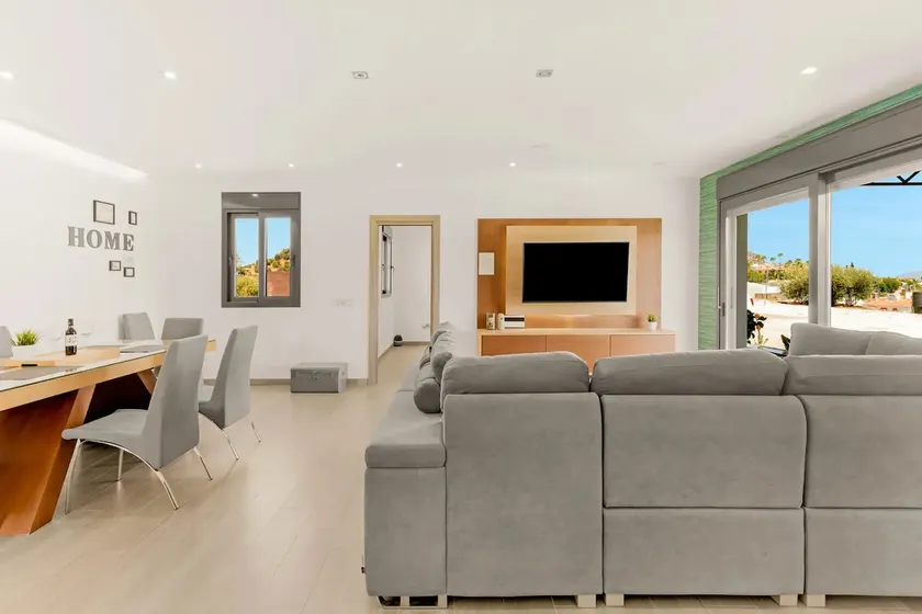 Country house in a top setting - Image 1