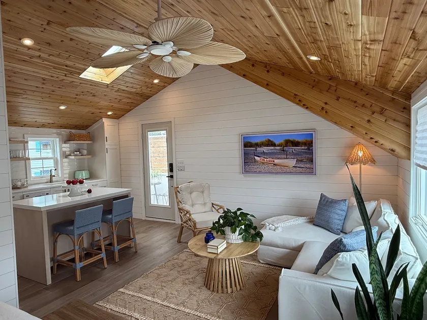 BRAND NEW Boutique Loft King Condo ”Sandcastle” - Image 1